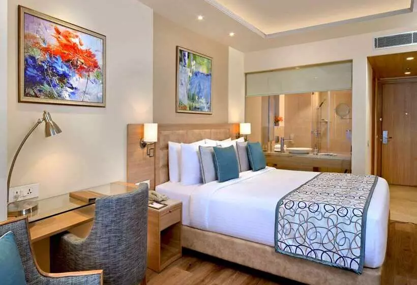 ホテル Golden Sarovar Portico Amritsar