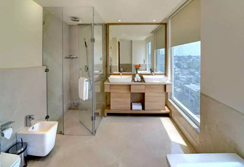 ホテル Golden Sarovar Portico Amritsar