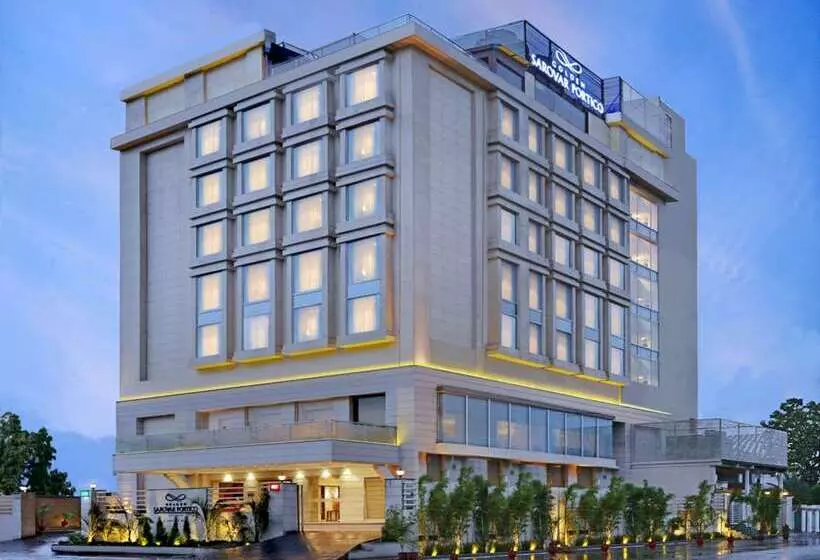 ホテル Golden Sarovar Portico Amritsar