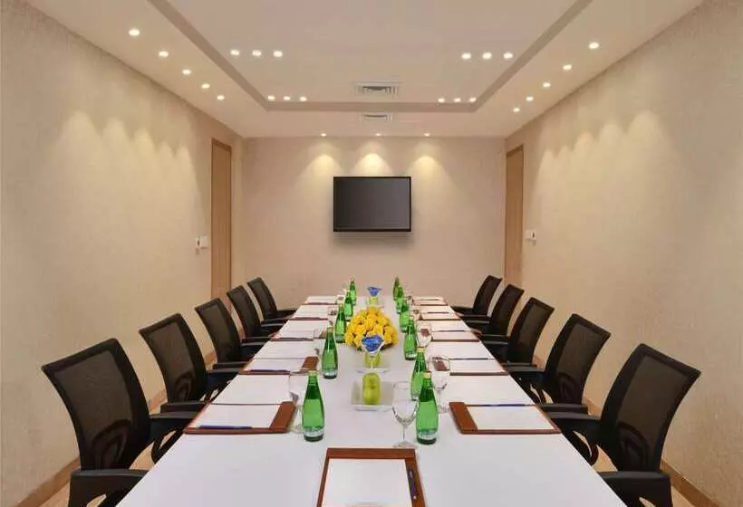 ホテル Golden Sarovar Portico Amritsar