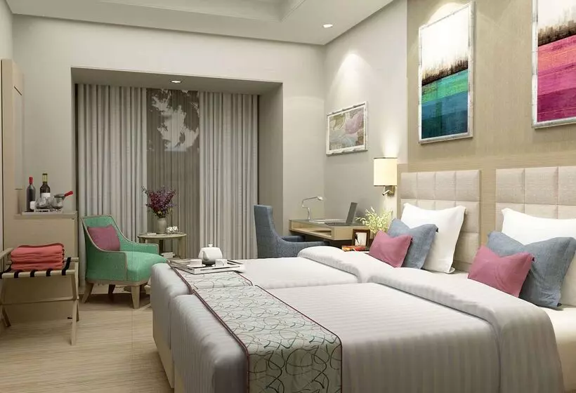 ホテル Golden Sarovar Portico Amritsar