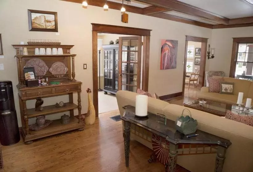 Hotelli Lara House Bed And Breakfast