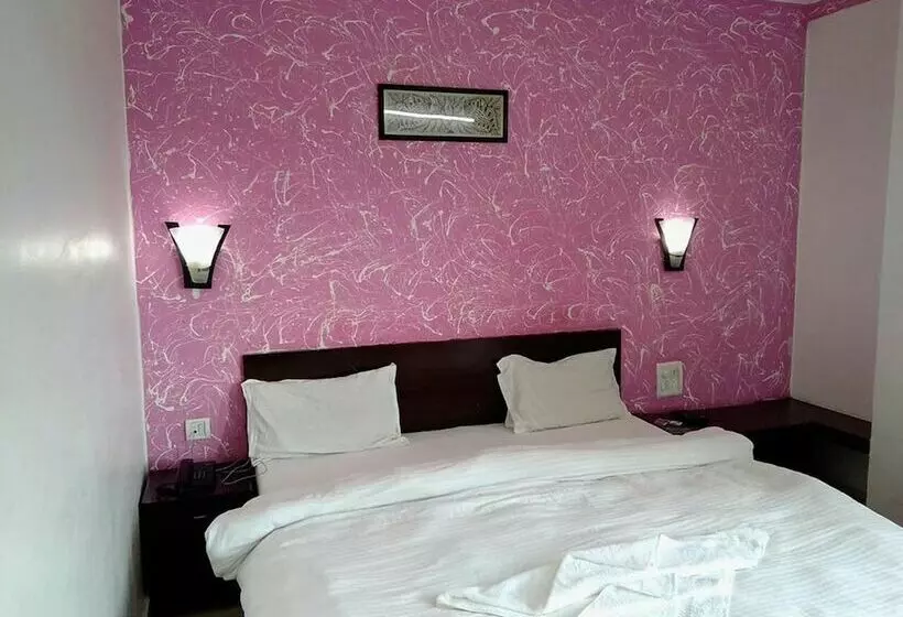 هتل Navneet Grand