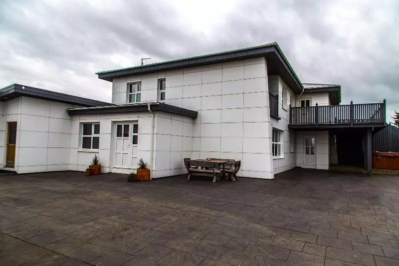 هتل ármót Guesthouse