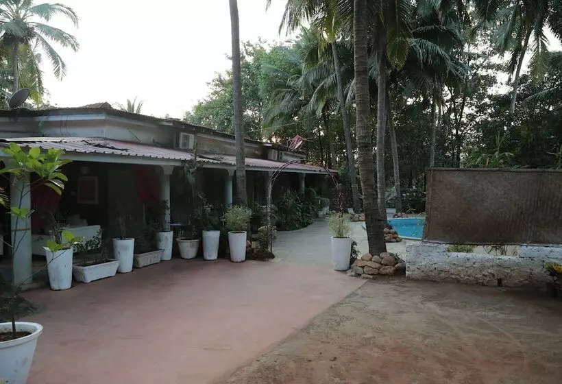 Hotelli Shantie Shakthi Vagator Resort With Swimming Pool