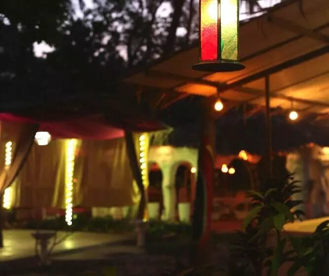 Hotelli Shantie Shakthi Vagator Resort With Swimming Pool