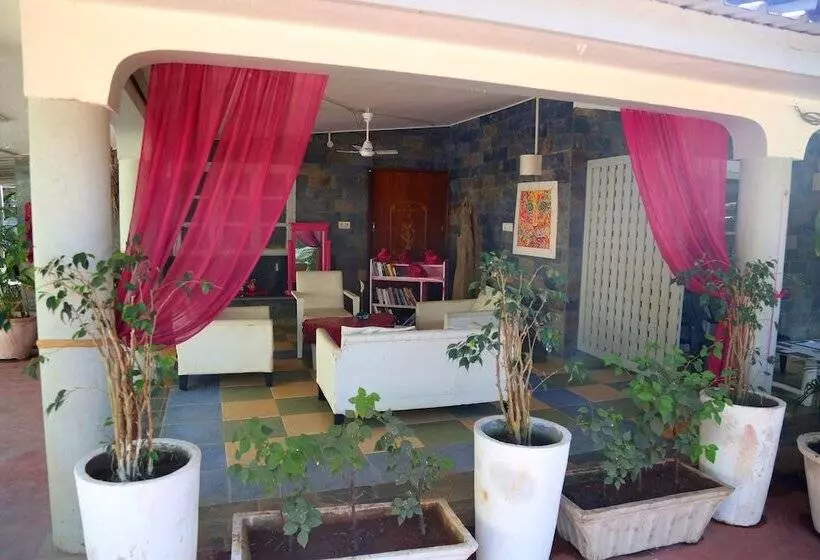 Hotelli Shantie Shakthi Vagator Resort With Swimming Pool