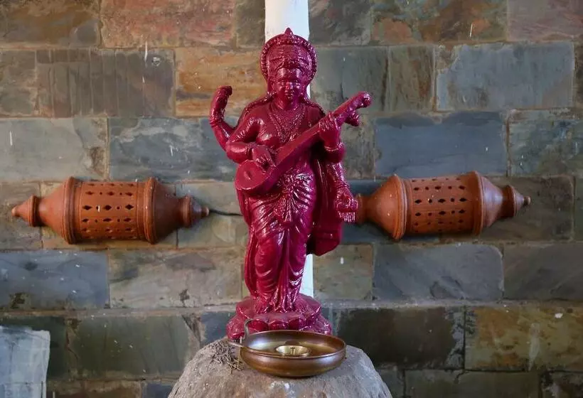 Hotelli Shantie Shakthi Vagator Resort With Swimming Pool