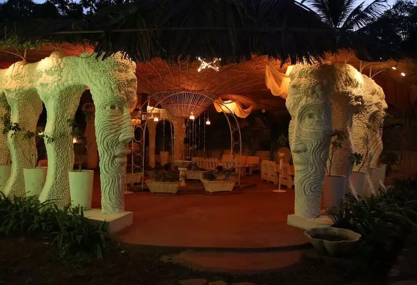 Hotelli Shantie Shakthi Vagator Resort With Swimming Pool