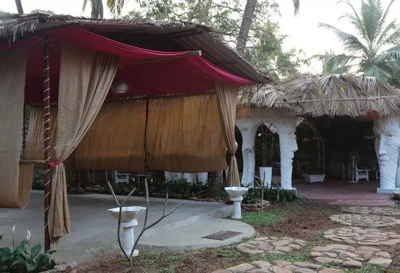 Hotelli Shantie Shakthi Vagator Resort With Swimming Pool