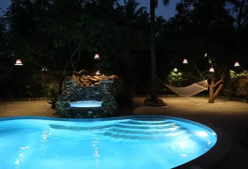 Hotelli Shantie Shakthi Vagator Resort With Swimming Pool