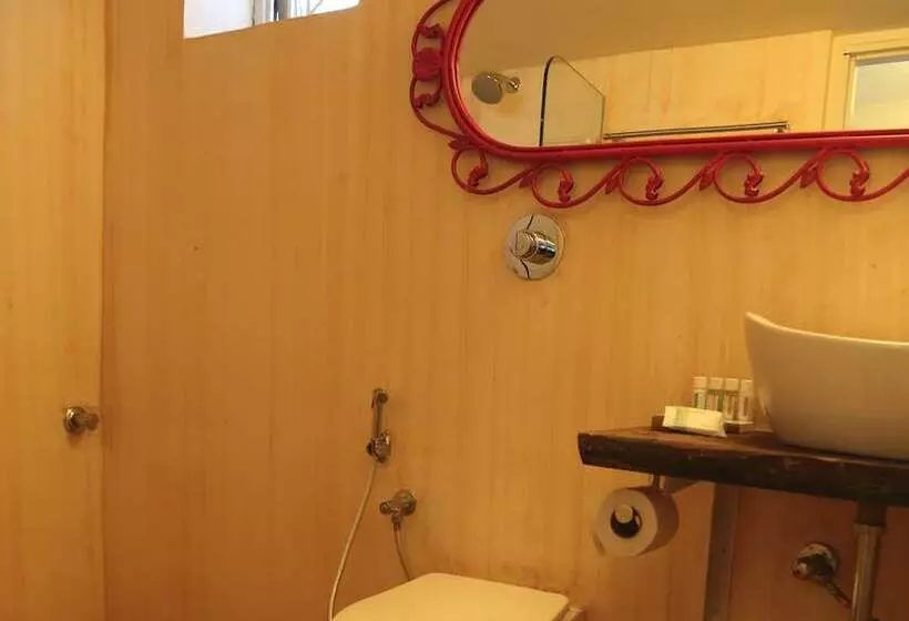 Hotelli Shantie Shakthi Vagator Resort With Swimming Pool