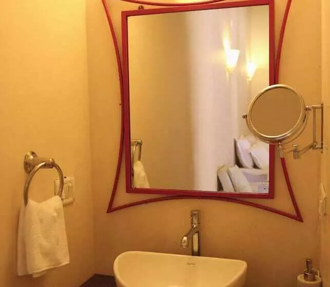 Hotelli Shantie Shakthi Vagator Resort With Swimming Pool