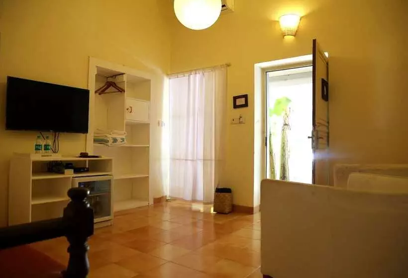 Hotelli Shantie Shakthi Vagator Resort With Swimming Pool