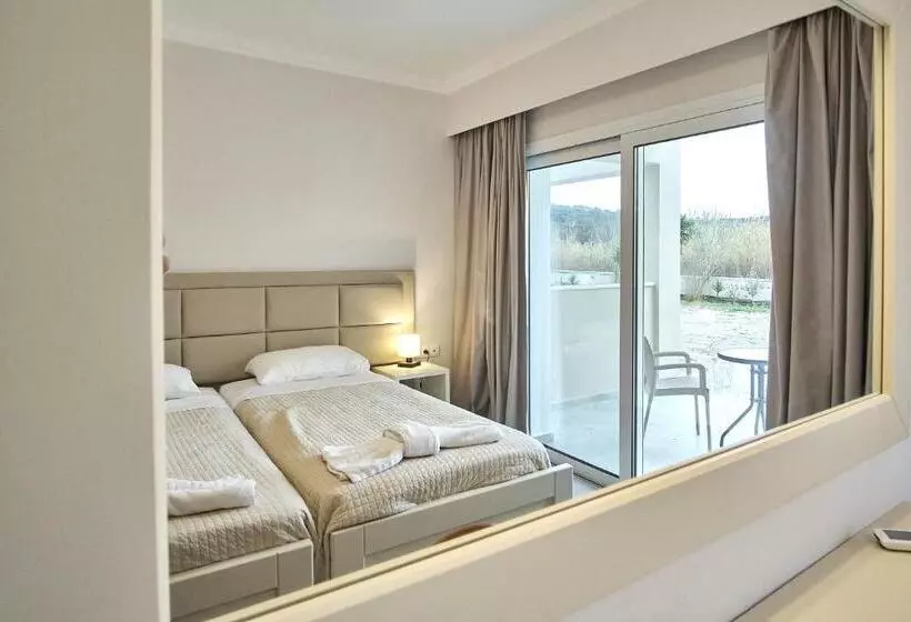 ホテル Sunny Corfu Apartments