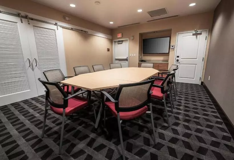 هتل Towneplace Suites By Marriott Toledo Oregon
