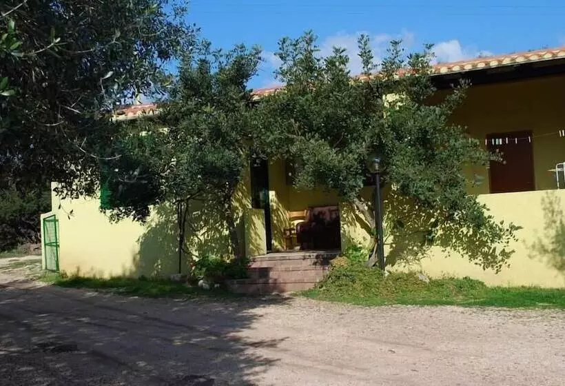 Hotelli Agriturismo Paulesa