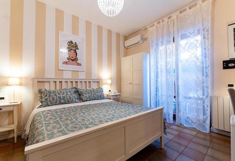 Отель B&b Le Sorelle
