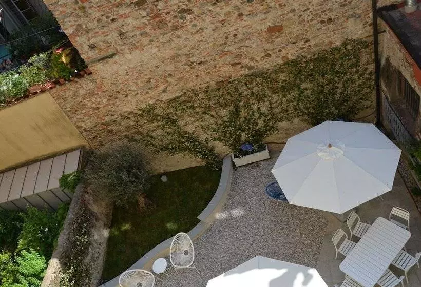 هتل Dimora 16 Rooms & Garden