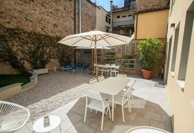 هتل Dimora 16 Rooms & Garden