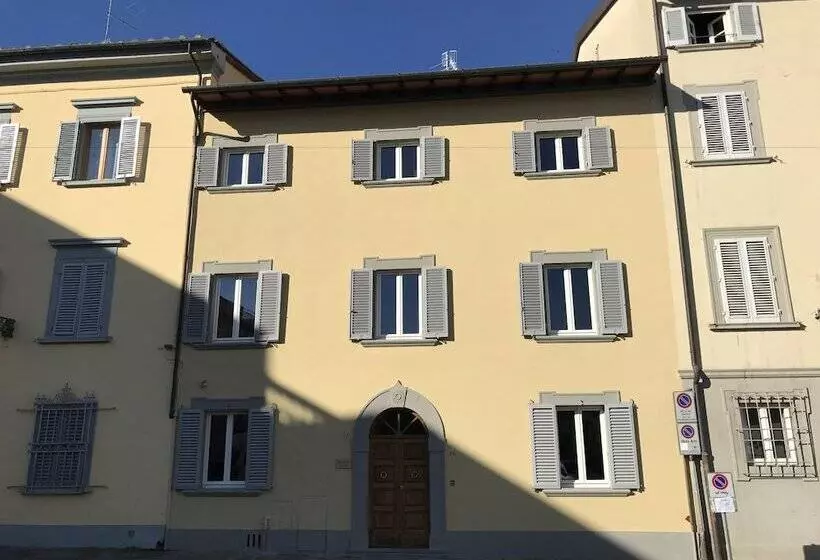 هتل Dimora 16 Rooms & Garden