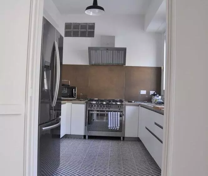 هتل Dimora 16 Rooms & Garden