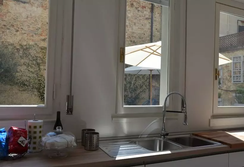 هتل Dimora 16 Rooms & Garden