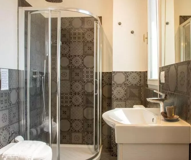 هتل Dimora 16 Rooms & Garden