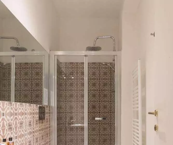 هتل Dimora 16 Rooms & Garden