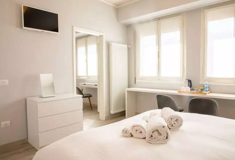 هتل Dimora 16 Rooms & Garden