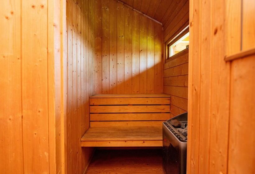 هتل Gladheimar Guest House