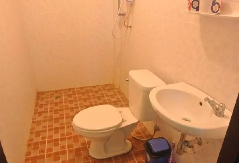 هتل Sackarinh Guesthouse