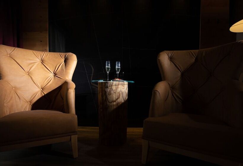 Mont Chalet Nevada Hotel & Spa