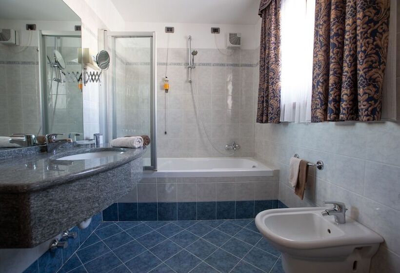 Mont Chalet Nevada Hotel & Spa