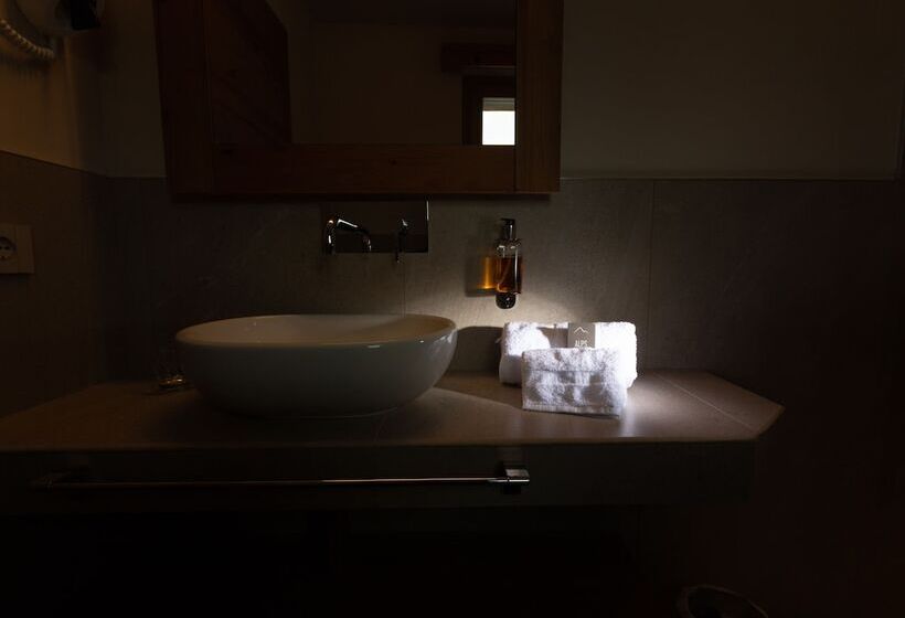 Mont Chalet Nevada Hotel & Spa