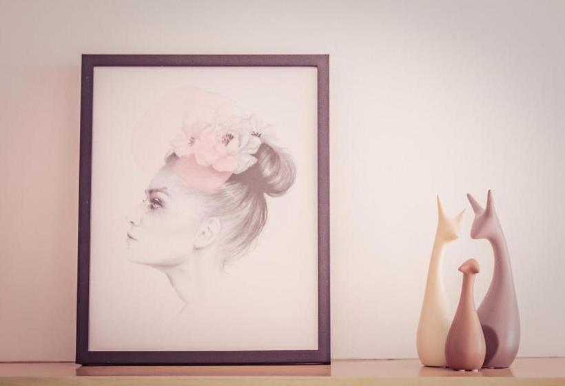 Hotel De Accommodation