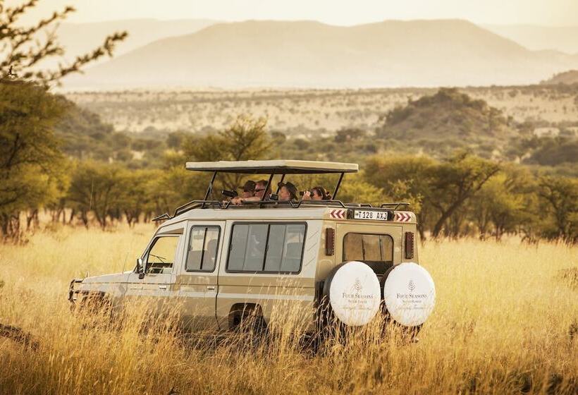 هتل Four Seasons Safari Lodge Serengeti