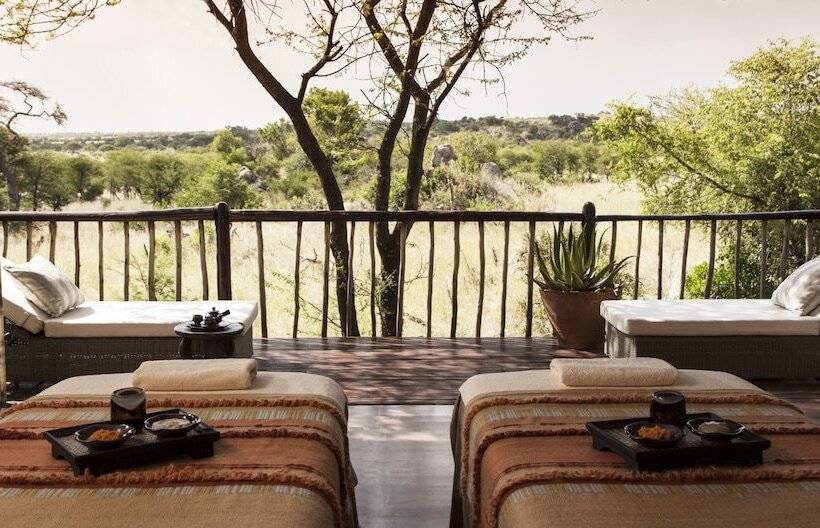 هتل Four Seasons Safari Lodge Serengeti