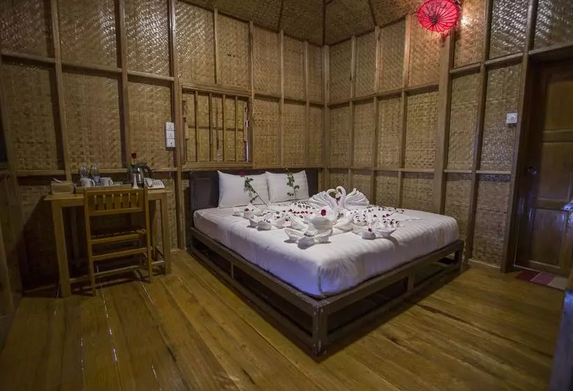 هتل Jl Lodge Ngwe Saung