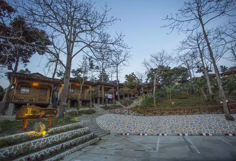 هتل Jl Lodge Ngwe Saung