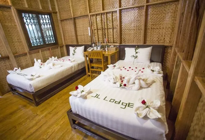 هتل Jl Lodge Ngwe Saung
