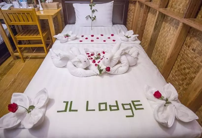 هتل Jl Lodge Ngwe Saung