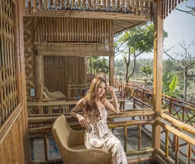 هتل Jl Lodge Ngwe Saung