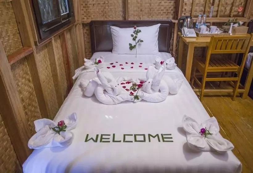 هتل Jl Lodge Ngwe Saung