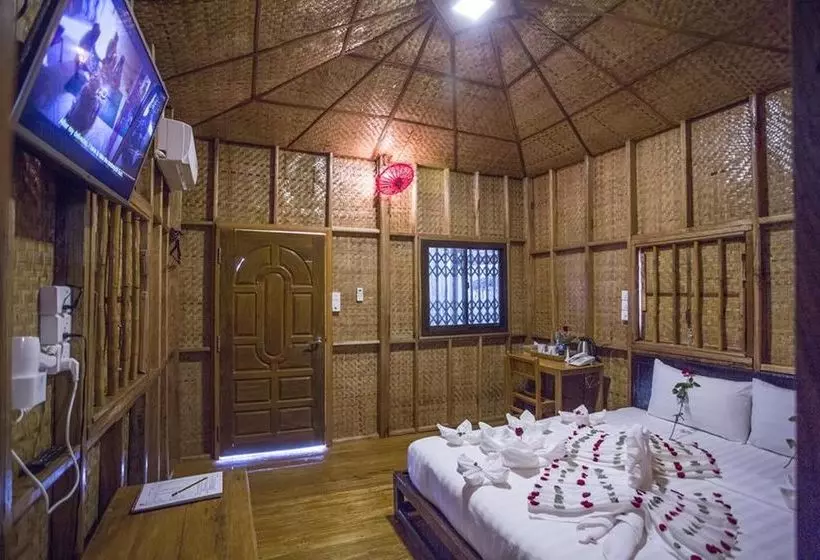هتل Jl Lodge Ngwe Saung