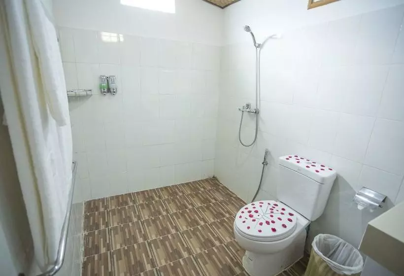 هتل Jl Lodge Ngwe Saung