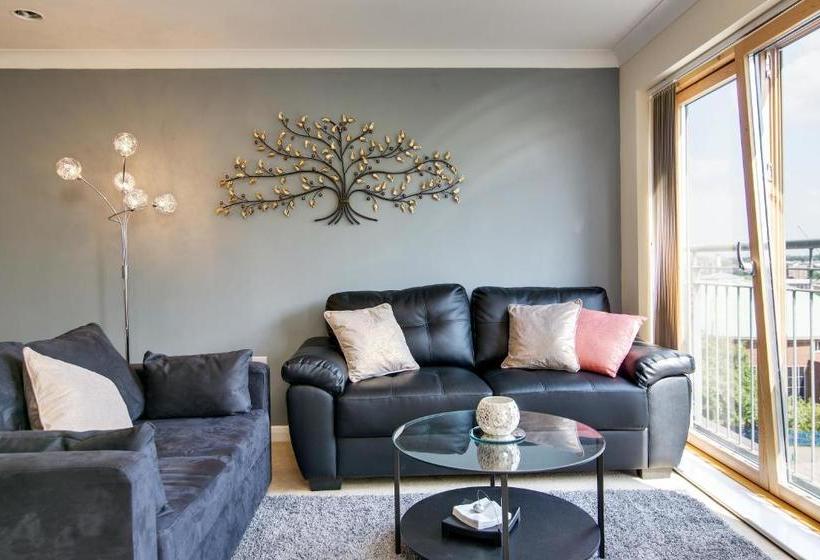 ホテル Mica Point City Centre Apartment