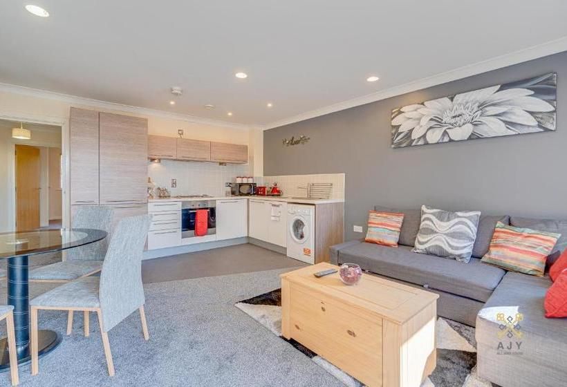 ホテル Mica Point City Centre Apartment