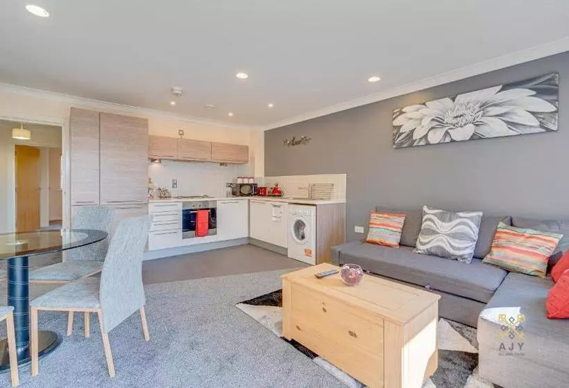 هتل Mica Point City Centre Apartment