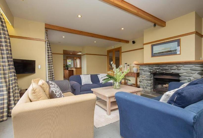 فندق Release Wanaka Bullock Creek Chalet